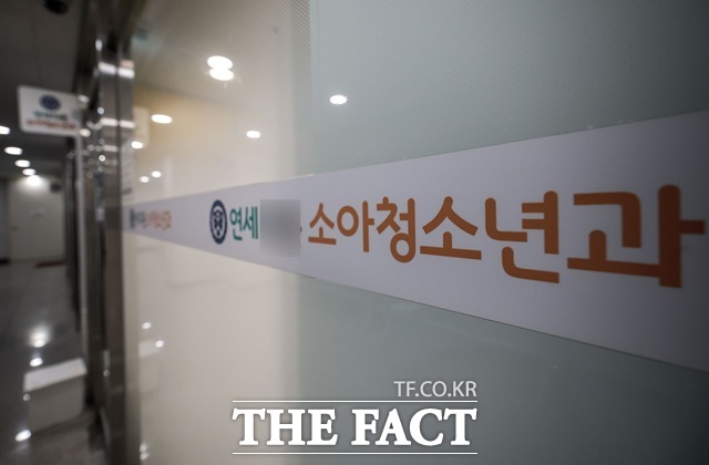 서울 성동구와 중랑구 등은 달빛어린이병원과 우리아이안심의원 등 의료기관 참여를 확대하는 데 어려운 점으로 인력난을 꼽았다. /뉴시스
