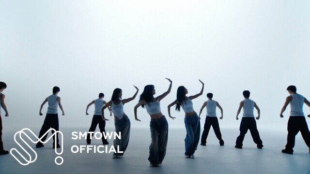 효리수의 데뷔곡 'Skibidi'는 언뜻 보기엔 진지하게 임한 곡처럼 들리지만 자세히 뜯어보면 특이한 구석이 많은 곡이다./SM TOWN 유튜브 캡처