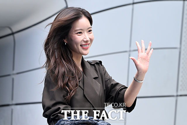 배우 임수향이 2일 오전 서울 중구 동대문디자인플라자(DDP)에서 열린 2027 S/S 서울패션위크 라이 포토월에 참석하고 있다. /서예원 기자