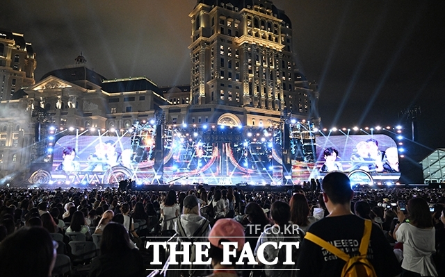 ‘2026 더팩트 뮤직 어워즈’, TMA가 오는 19일 부산 아시아드 주경기장에서 화려하게 막을 올린다. 사진은 지난해 마카오 아웃도어 퍼포먼스 베뉴에서 열린 2025 더팩트 뮤직 어워즈(THE FACT MUSIC AWARDS, TMA). /마카오=베정한 기자