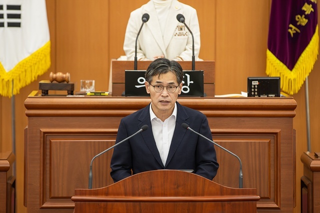 이기재 양천구청장이 제324회 양천구의회 제1차 정례회에서 시정연설을 하고 있다. /양천구