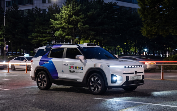 KG모빌리티가 서울시 주관의 구역형 로보택시 서비스 '강남 심야 자율주행택시' 사업에 2세대 자율주행 로보택시 토레스 EVX를 추가 공급한다. 토레스 EVX / KGM