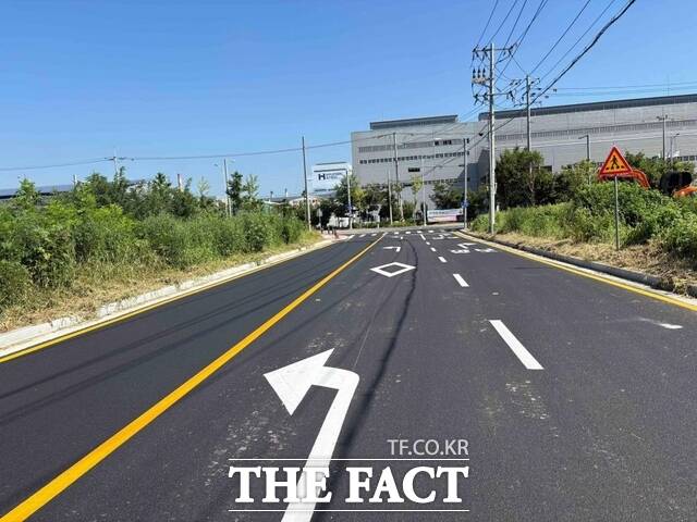당진시는 2일 송산2 일반산업단지 도로 확장공사를 완료했다. /당진시