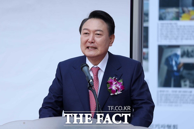 윤석열 대통령 당선인이 2022년 3월 서울 중구 한국프레스센터 광장 전시장에서 열린 제58회 한국보도사진전 개막식에서 축사를 하고 있다. /사진공취재단