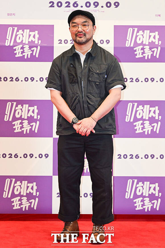 배우 정은지가 발언하고 있다.