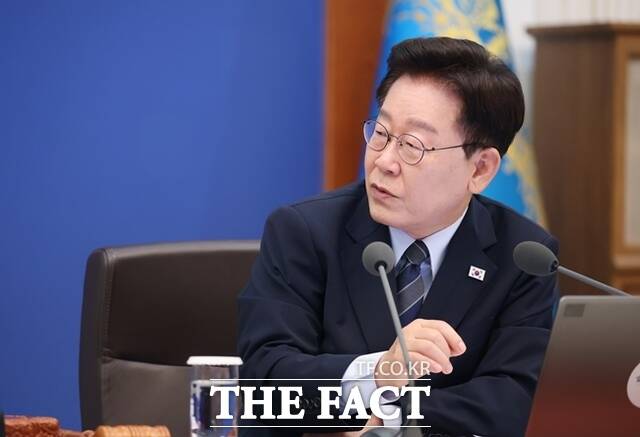 이재명 대통령은 지난달 11일 정부세종청사에서 국무회의를 주재하며