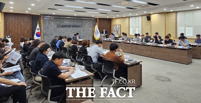 영광군이 '제26회 영광불갑산상사화축제' 성공을 위한 행정지원계획 시달회의를 진행하고 있다. /영광군