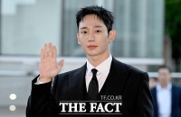  완벽한 블랙 수트핏 선보인 정해인 [TF사진관]