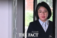  용혜인, '겸직 논란' 속 첫 출근 [포토]
