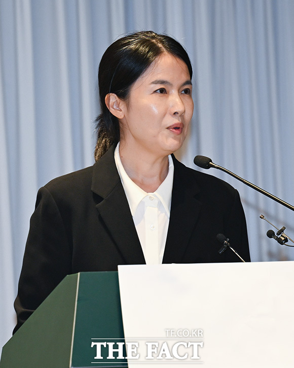최주희 대표이사가 정보 유출 사태에 대해 사과하고 있다.