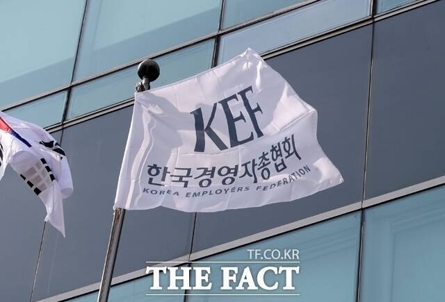 경총이 공장 신설이나 인공지능(AI) 등 신기술 도입에 따른 배치전환을 노동쟁의 대상에서 제외해야 한다는 취지의 입장문을 발표했다. /더팩트 DB