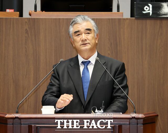김영수 충남도의원이 제371회 임시회 제2차 본회의에서 도정질문을 진행하고 있다. /충남도의회