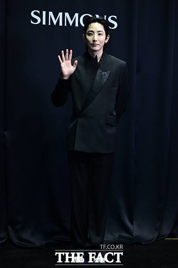 블랙 슈트의 정석.