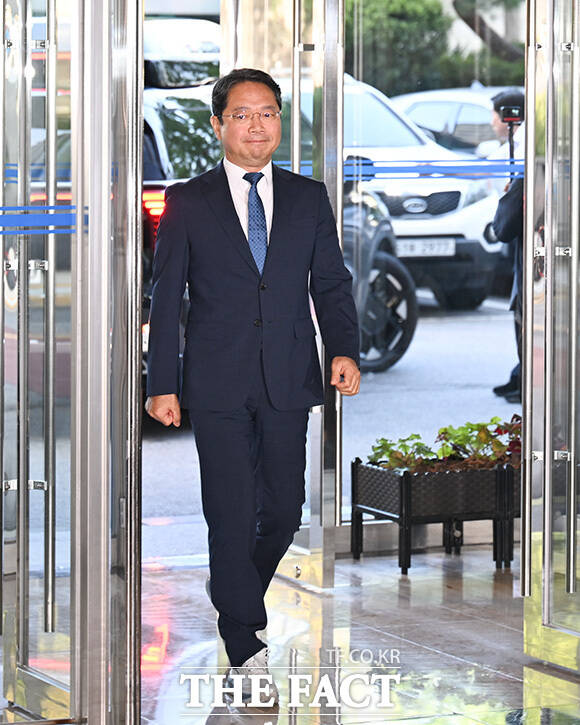 김 후보자가 취재진의 질의에 답하고 있다.