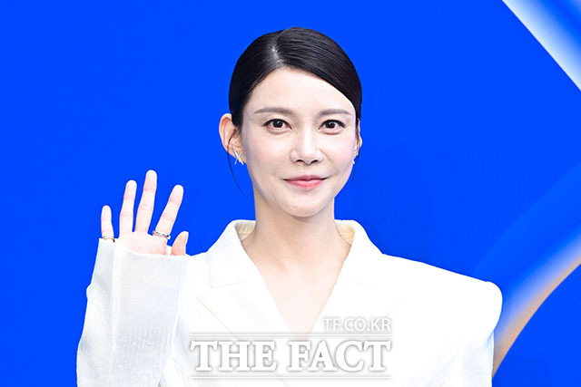 배우 차예련이 3일 오후 서울 중구 동대문디자인플라자(DDP)에서 열린 2027 S/S 서울패션위크 켈리신 포토월에 참석해 포즈를 취하고 있다. /서예원 기자