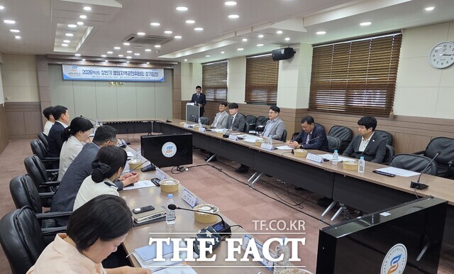 8월 31일 세한대학교 영암캠퍼스에서 '제9차 영암지역공헌위원회'가 열려 지역 교육과 산업을 연계한 협력 방안을 논의하고 있다. /영암군