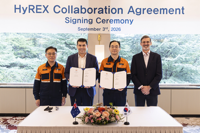 포스코가 3일 호주 BHP사와 수소환원제철 협력 계약(HyREX Collaboration Agreement)를 체결했다. 왼쪽부터 배진찬 포스코 HyREX추진반장, 벤 엘리스 BHP 마케팅·지속가능성 부문 총괄, 엄경근 포스코 기술연구원장, 스튜어트 페더스 BHP 기술기획환경 부장. /포스코