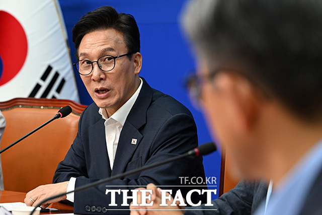 정치제도개혁추진단 1차 회의에서 모두발언 하는 김 대표(왼쪽 두 번째).