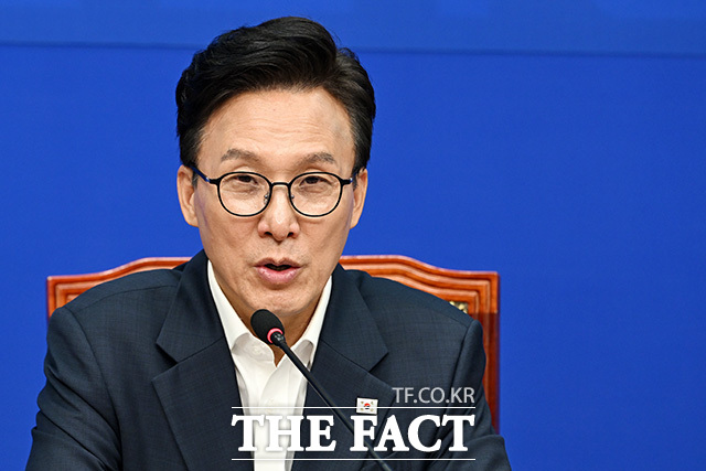 정치제도개혁추진단 1차 회의에서 모두발언 하는 김 대표(왼쪽 두 번째).
