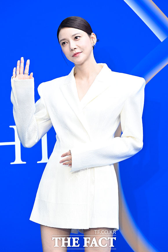 배우 차예련이 3일 오후 서울 중구 동대문디자인플라자(DDP)에서 열린 2027 S/S 서울패션위크 켈리신 포토월에 참석해 포즈를 취하고 있다. /서예원 기자