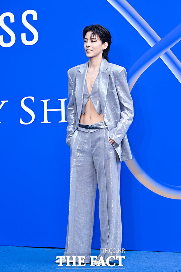 배우 정혜인이 3일 오후 서울 중구 동대문디자인플라자(DDP)에서 열린 2027 S/S 서울패션위크 켈리신 포토월에 참석해 포즈를 취하고 있다. /서예원 기자