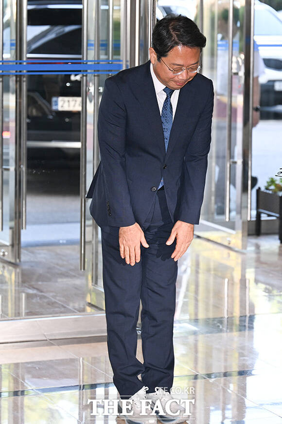 김 후보자가 취재진의 질의에 답하고 있다.
