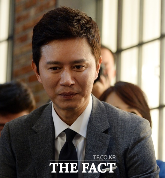 김민종이 결국 MC몽을 상대로 법적 대응에 나섰습니다. 김민종 측 법률대리인은 지난 1일, MC몽을 정보통신망법상 명예훼손 혐의로 서울 종로경찰서에 고소했다고 밝혔다. /임영무 기자