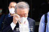  경찰, '회삿돈으로 1.5억 소파' 전 남양유업 회장 가족 수사
