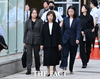  법원 나서는 김영식 여사 [포토]