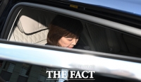  차량에 탑승하는 김영식 여사 [포토]