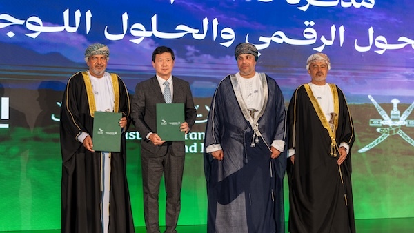 (왼쪽부터) 오만 교통부 교통부문 차관: 카미스 빈 모하메드 알 샤막키(Khamis bin Mohammed Al Shammakhi), 현대차그룹 미래전략본부장 정호근 부사장, 오만 도파르 주 주지사 마르완 빈 투르키 알 사이드(H.H. Sayyid Marwan bin Turki Al Said), MTCIT 장관 사이드 빈 하무드 알 마왈리(Said bin Hamoud Al Maawali). /현대차그룹