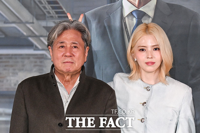 베우 최민식과 한소희, 김준한(왼쪽부터)이 미소를 짓고 있다.
