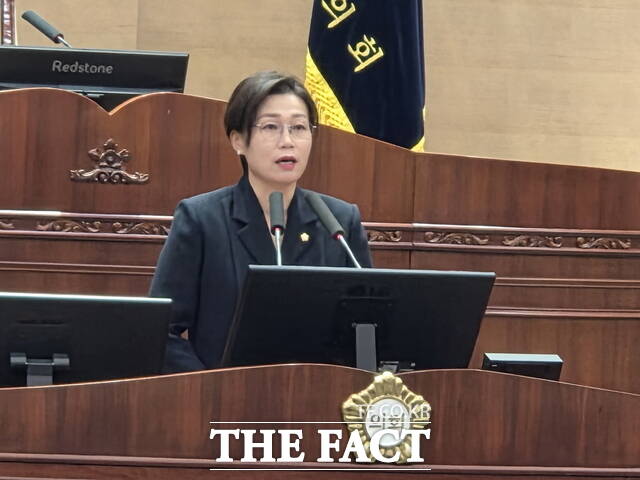 정선희 천안시의회 의원이 제291회 임시회 제2차 본회의에서 5분 발언을 통해 산후조리 정책 방향과 공공산후조리원 도입 필요성을 강조하고 있다. /정효기 기자