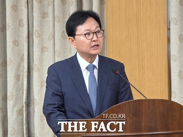 민인홍 대전시설관리공단 이사장 후보자가 4일 대전시의회에서 열린 인사청문간담회에서 모두발언을 하고 있다. /정예준 기자