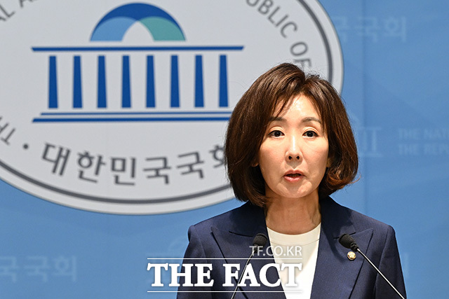 나경원 국민의힘 의원이 4일 오전 서울 여의도 국회 소통관에서 기자회견을 열고 발언을 하고 있다. /국회=남용희 기자