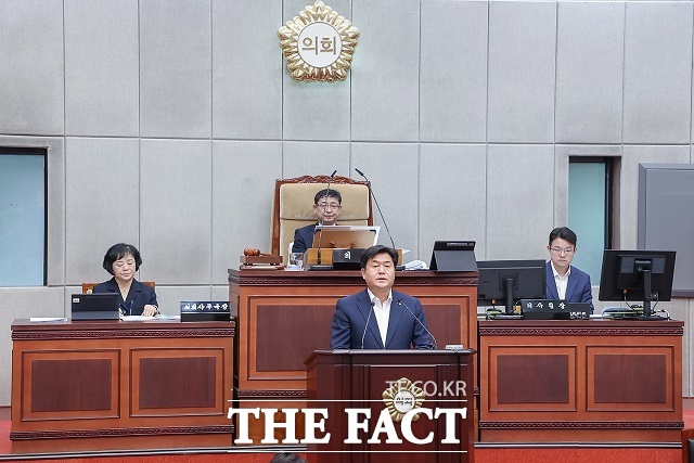 임병택 시흥시장이 4일 제338회 시흥시의회 제1차 정례회에서 시흥시 재정 상황을 설명하고 있다. /시흥시