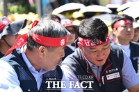  금융노조 총파업 집회서 만난 양대노총 위원장 [포토]