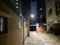  '다가오면 밝아진다'…종로구, 골목길 스마트 보안등 60곳