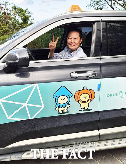 남진복 전 경북도의원이 고향인 울릉도에서 택시기사로 변신했다. /남진복 전 경북 도의원 페이스북 갈무리
