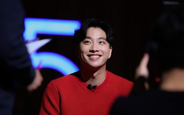 대중에게 영향력을 행사하는 셀럽이라면 '나를 바라보는 시선' 만큼이나 '내가 타인을 바라보는 시선'도 그만큼 중요해진다. 자신의 불편과 권리는 크게 말하면서 상대방의 당황스러움과 실수에는 인색하다면, 그동안 쌓아온 선한 이미지가 오히려 부메랑이 될 수 있다. /온라인커뮤니티