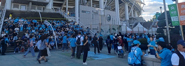 고양종합운동장에서 펼쳐지는 임영웅 스타디움 콘서트 열기는 9월 8일 새 음악으로, 19일 TMA 시상식으로 다시 이어진다. 콘서트에서 음악으로, 음악에서 시상식 무대로, 임영웅과 영웅시대에게 2026년 9월은 어느 해보다 뜨겁고 특별한 한 달로 기억될 것 같다. /이환호 기자