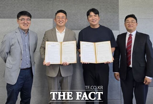평화누리캠핑장이 3일 국제 비영리법인 리브노트레이스 코리아(LNT Korea)와 업무협약을 했다. 사진 왼쪽부터 이문오 LNT 교육위원장, 최원석 LNT 대표, 최외석 경기관광공사 캠핑장운영팀 팀장, 조찬영 LNT 교육이사. /경기관광공사