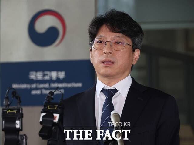 홍지선 국토교통부 장관 후보자가 주택담보대출과 처가 돈까지 빌려 서울 아파트를 매입했다는 야당 지적에 대해