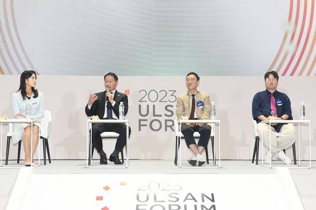 최태원 SK그룹 회장이 지난 2023년 울산전시컨벤션센터에서 열린 2023 울산포럼 폐회식에 참석해 발언하고 있다. /SK