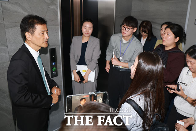 이태한 선거관리위원회 특별검사가 인사말을 하고 있다.