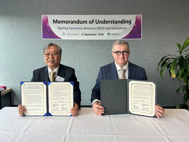 새만금개발공사가 지난 4일 호주 멜버른에 있는 헤일리버리를 찾아 '새만금 스마트 수변도시 국제교육 경쟁력 향상 업무협약'을 체결했다. /새만금개발공사