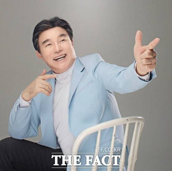 '신토불이' 가수 배일호의 신곡 '오빠'가 SNS를 중심으로 뜨거운 반응을 얻고 있다. 젊은 후배 가수들은 물론 일반 아마추어 가수들까지 '오빠'를 직접 부른 가창 영상을 잇달아 올리면서 새로운 '커버송'으로 주목받는 분위기다. /더팩트 DB