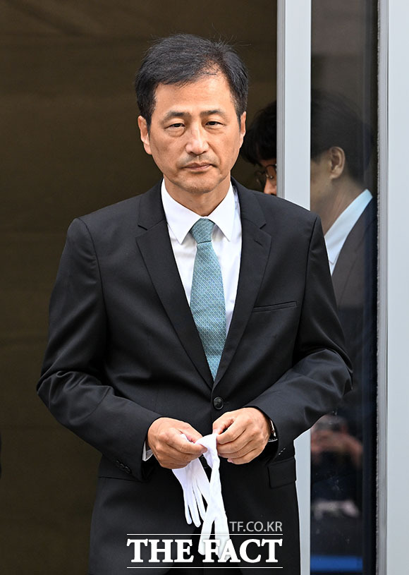 이태한 특별검사가 현판식에 참석하고 있다.