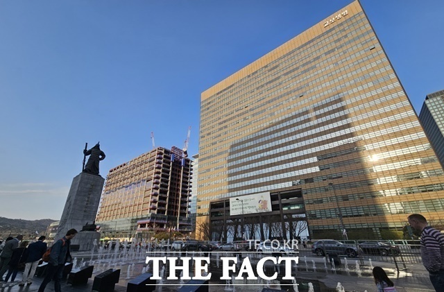 교보악사자산운용이 사명을 교보자산운용(가칭)으로 변경하고 교보생명의 100% 자회사로 새출발을 앞둔 가운데, 업계에서는 국내 자산운용사들의 격전지가 된 ETF 시장의 라인업 다변화 가능성을 주목하고 있다. /이선영 기자