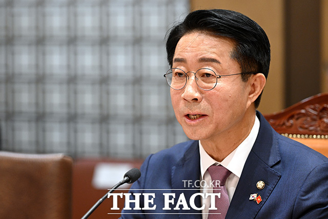국회에서 회담 갖는 조정식 국회의장과 쩐 타잉 먼 베트남 국회의장.